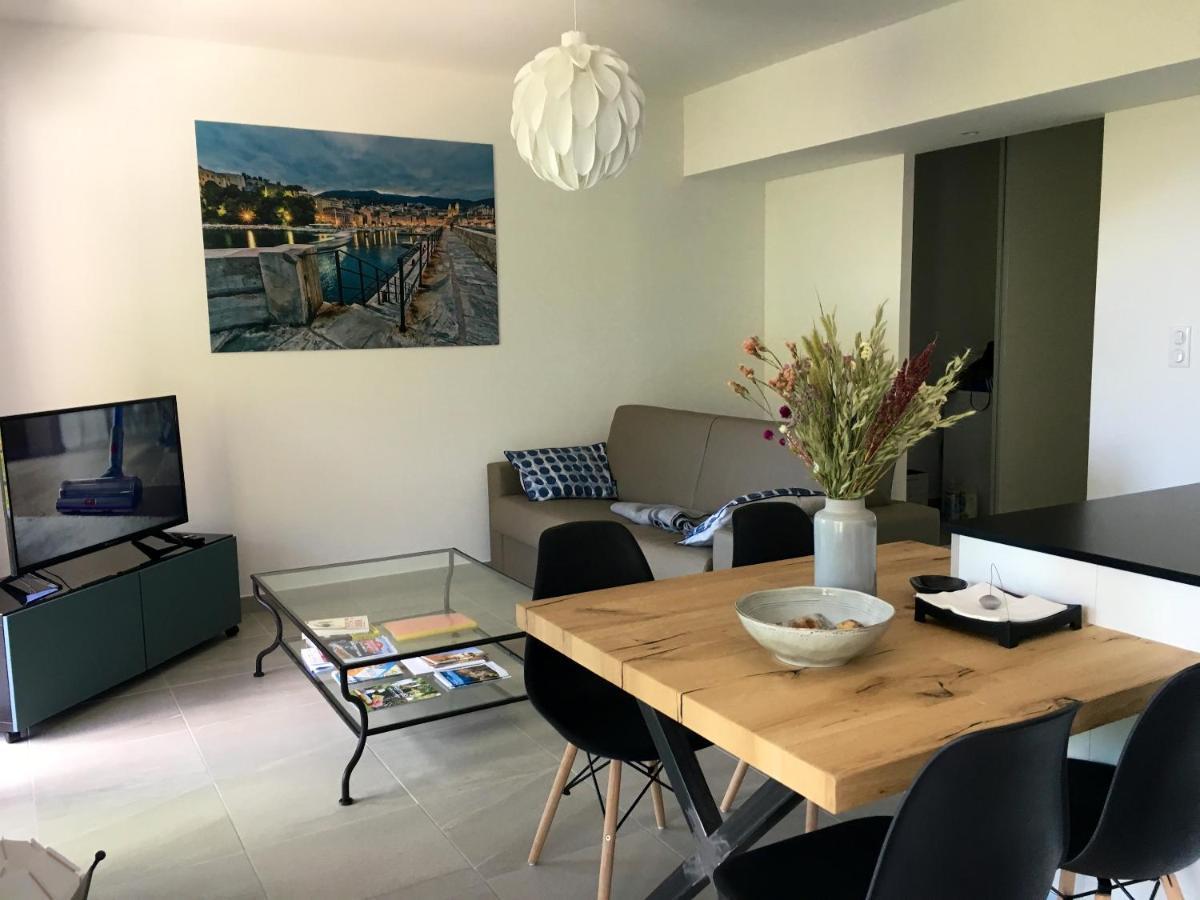 D'une Avec Vue Sur La Terrasse Amenagee Et Wifi A Bastia A 2 Km De La Appartement