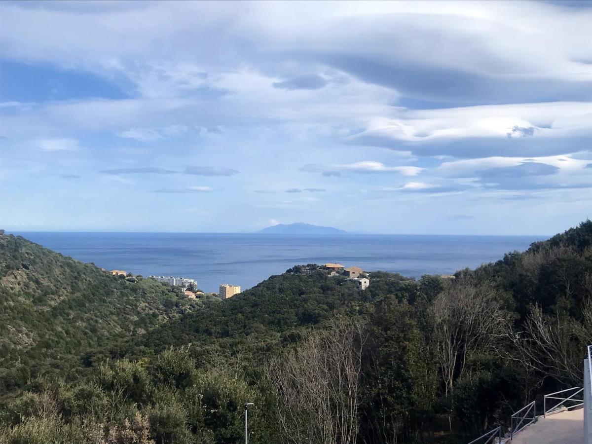 D'une Avec Vue Sur La Terrasse Amenagee Et Wifi A Bastia A 2 Km De La Appartement